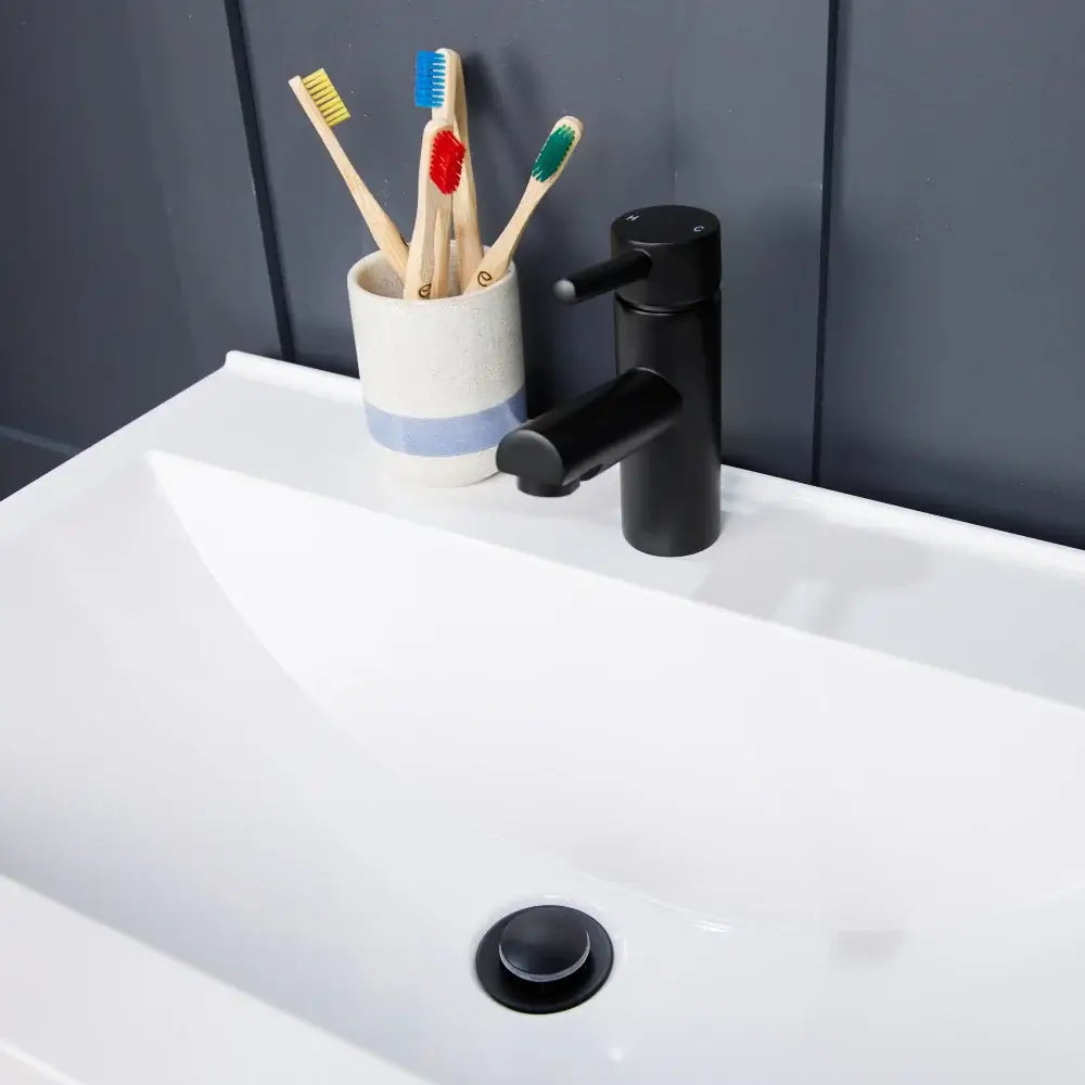 Top Fix Slotted Basin Waste - G1 1/4”