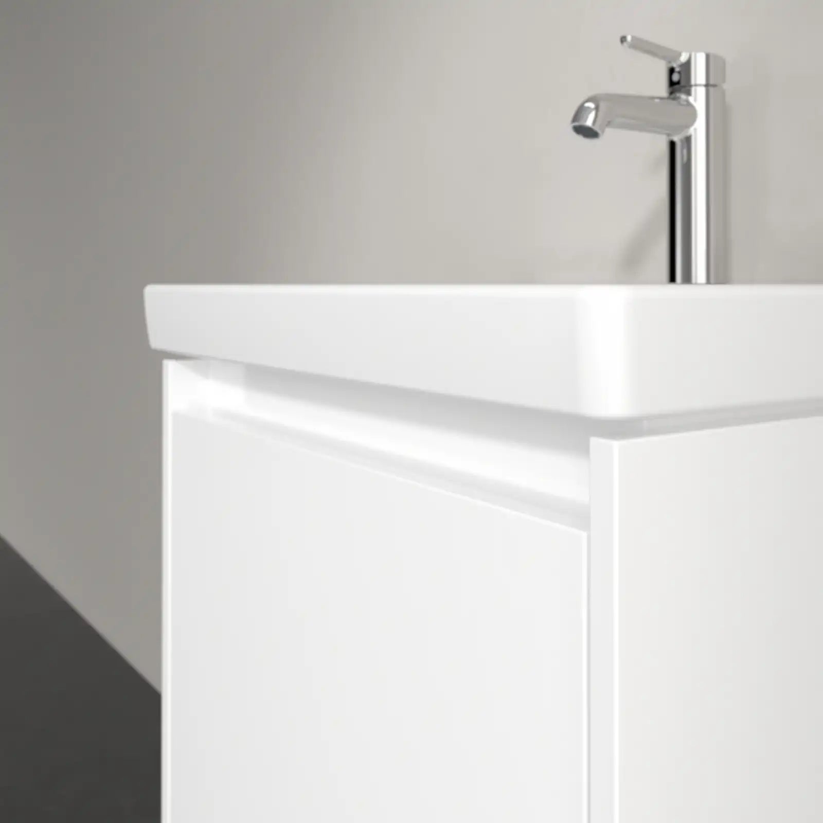 Villeroy & Boch Skyla Brilliant White 1 Pull Out Element Vanity Unit & White Alpin Washbasin C78300VE+5A515501