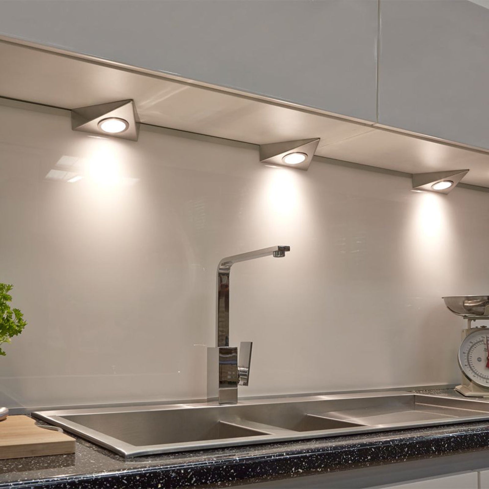 Sensio Titon COB LED Triangle Light Warm White SE21390W0